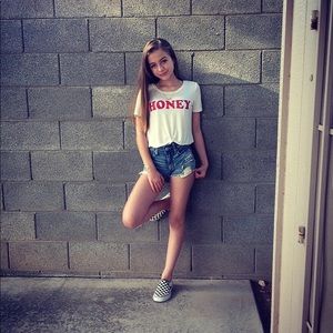 "honey" cropped shirt